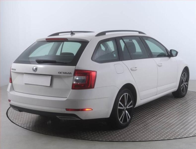 Škoda Octavia - hlavní fotka