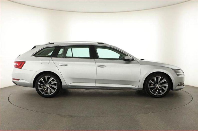 Škoda Superb - hlavní fotka