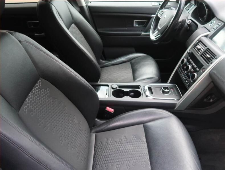 Land Rover Discovery - hlavní fotka