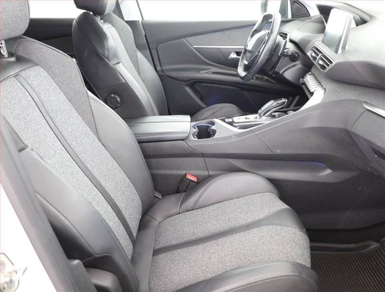 Peugeot 3008 - hlavní fotka