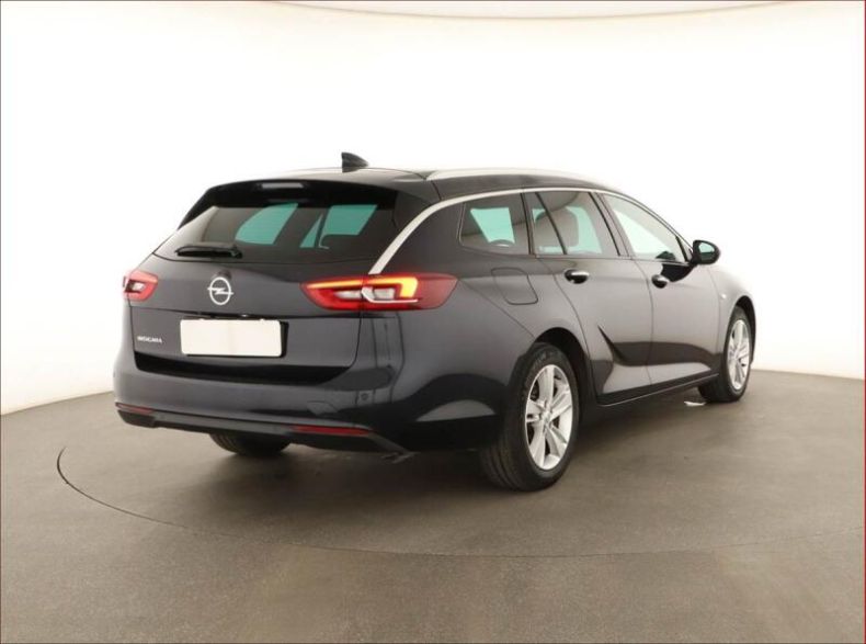 Opel Insignia - hlavní fotka