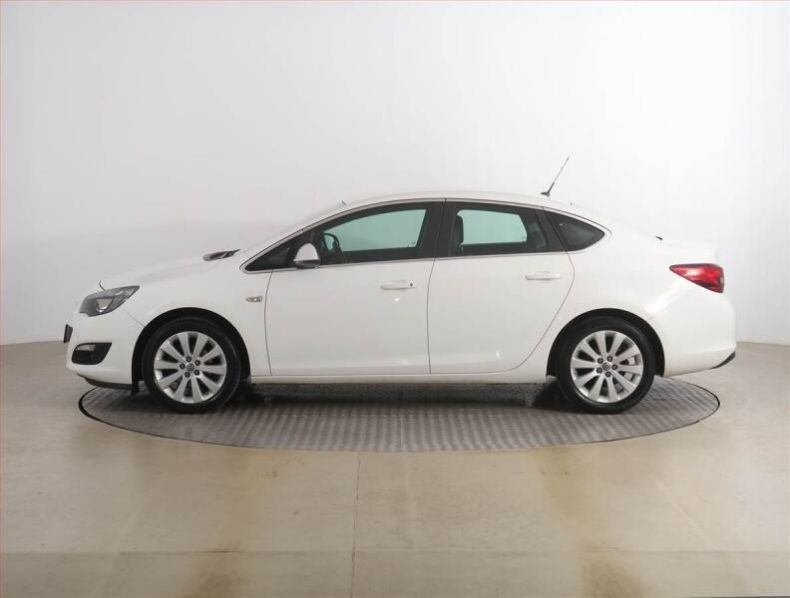 Opel Astra - hlavní fotka