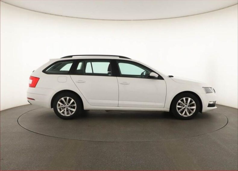 Škoda Octavia - hlavní fotka
