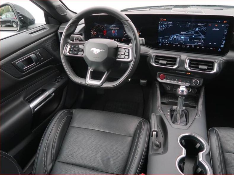 Ford Mustang - hlavní fotka