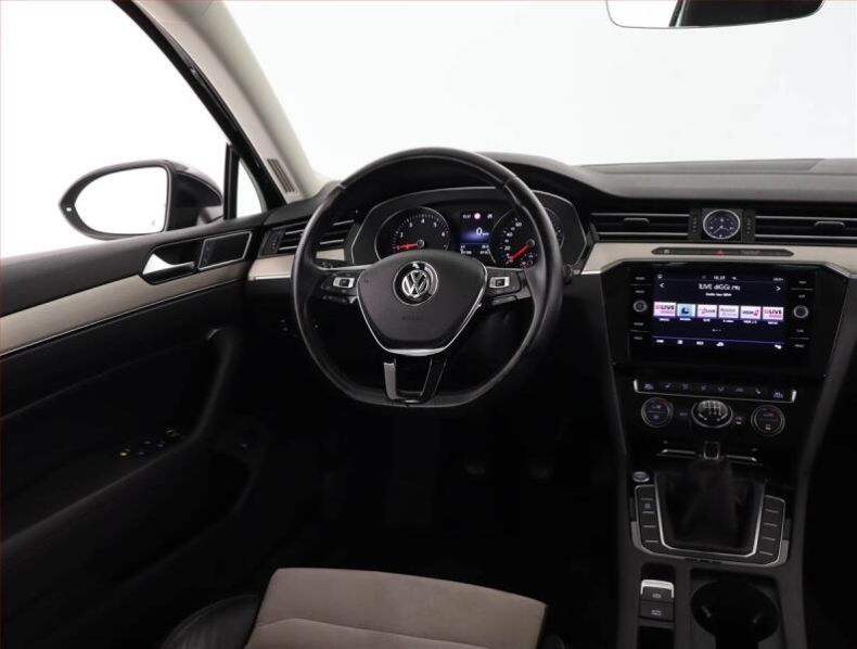 Volkswagen Passat - hlavní fotka