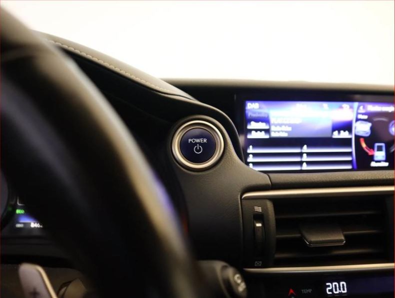 Lexus IS - hlavní fotka