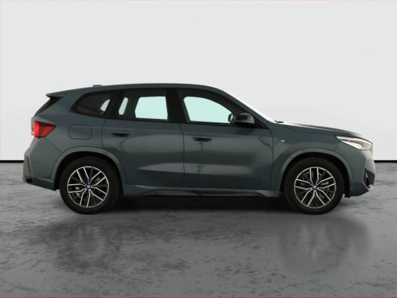 BMW iX - hlavní fotka