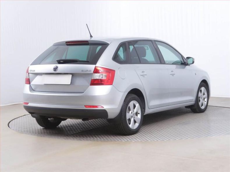 Škoda Rapid - hlavní fotka