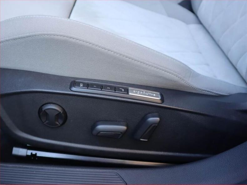 Volkswagen Golf - hlavní foto