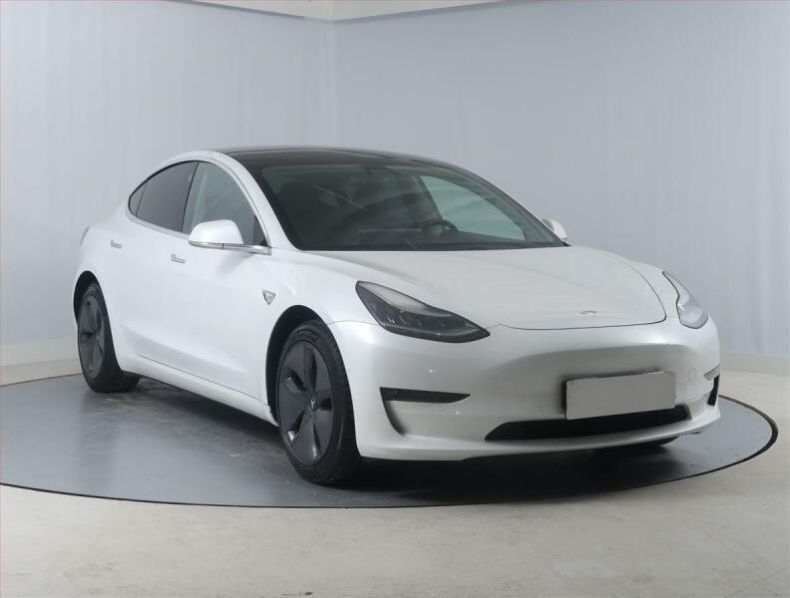 Tesla Model 3 - hlavní foto
