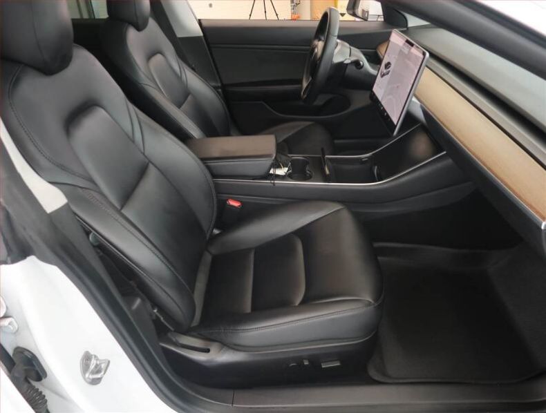 Tesla Model 3 - hlavní fotka