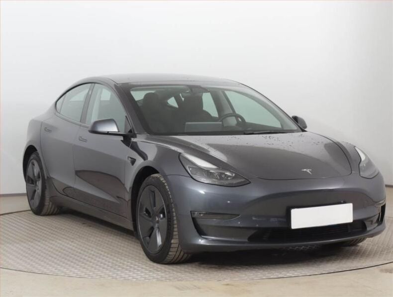 Tesla Model 3 - hlavní foto
