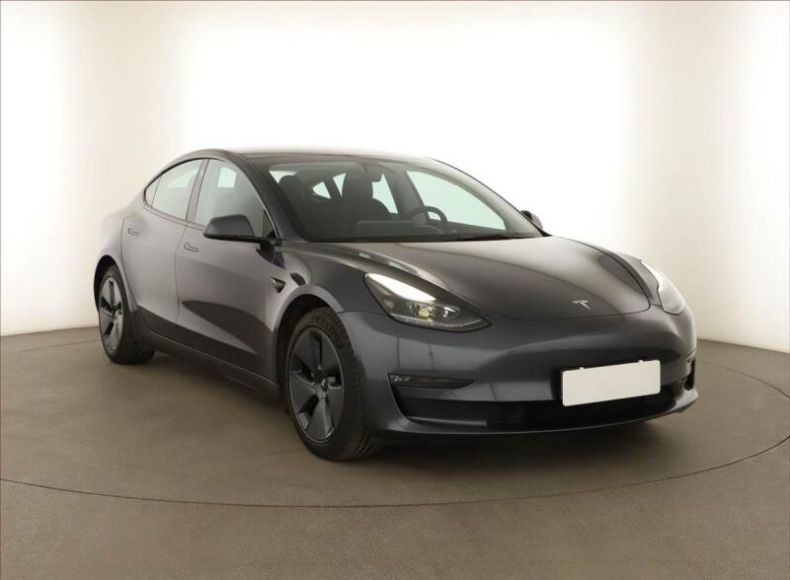Tesla Model 3 - hlavní foto