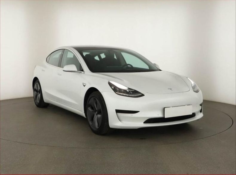 Tesla Model 3 - hlavní foto