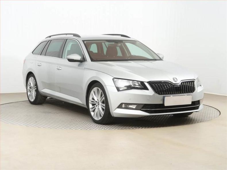 Škoda Superb - hlavní foto