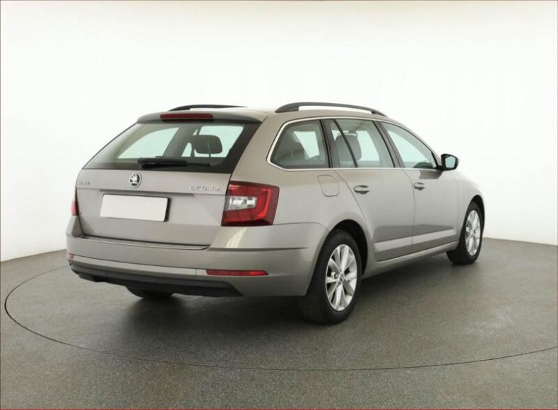Škoda Octavia - hlavní fotka