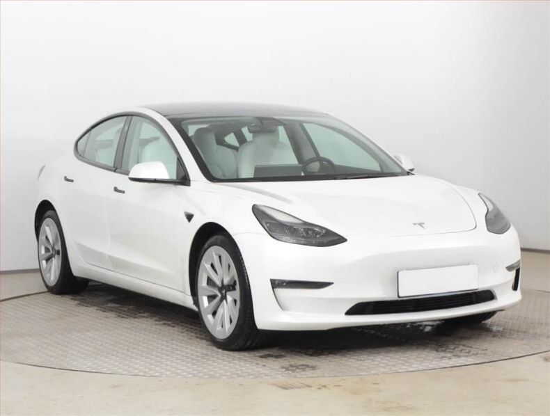 Tesla Model 3 - hlavní foto