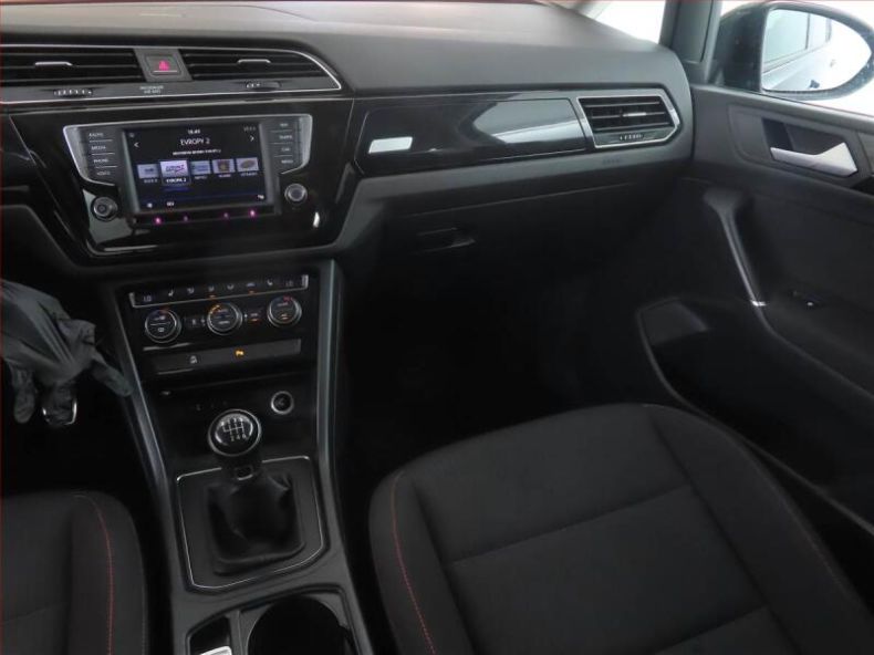 Volkswagen Touran - hlavní fotka