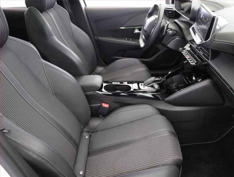 Peugeot 208 - hlavní fotka