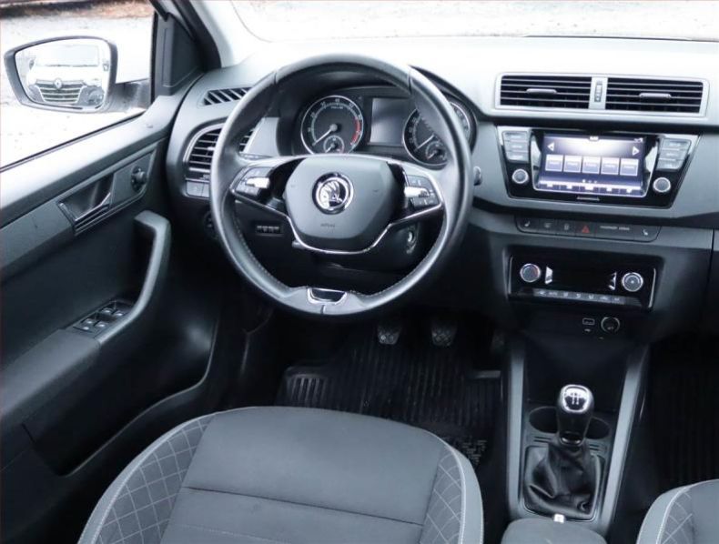 Lexus NX 300h - hlavní foto