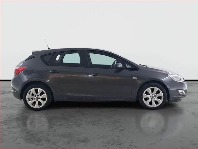 Opel Astra - hlavní fotka
