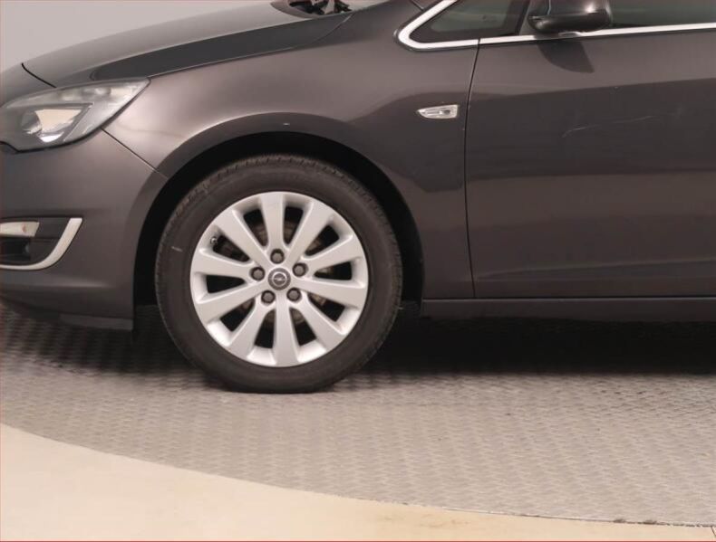 Opel Astra - hlavní fotka