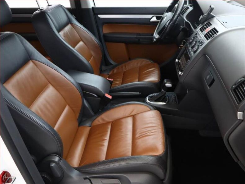 Volkswagen Touran - hlavní fotka