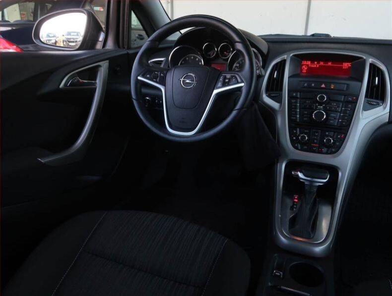 Opel Astra - hlavní fotka