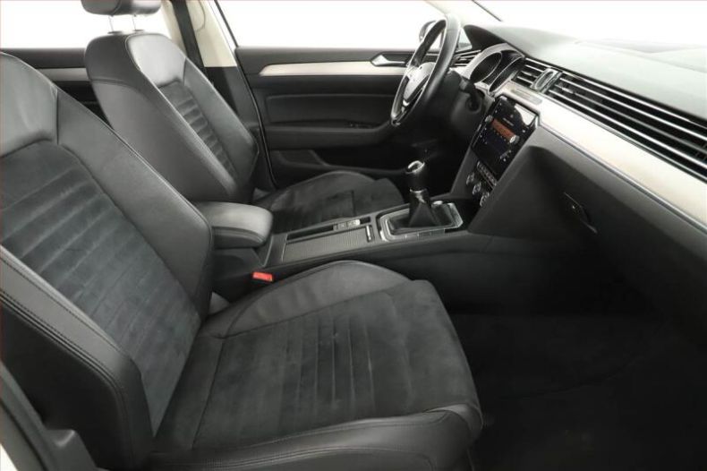 Volkswagen Passat - hlavní fotka