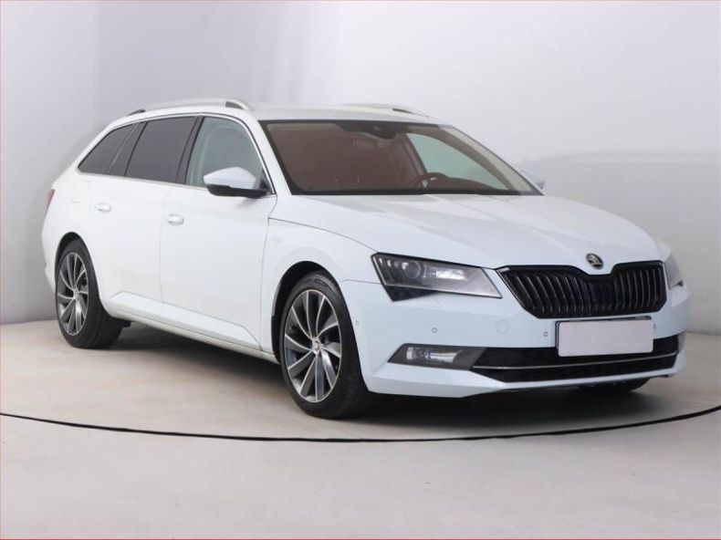 Škoda Superb - hlavní foto