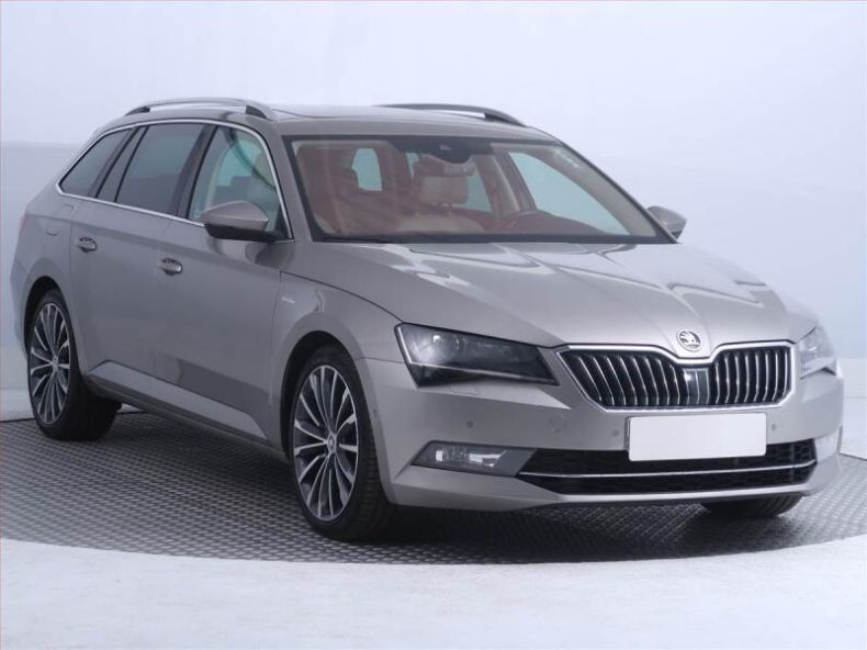 Škoda Superb - hlavní foto