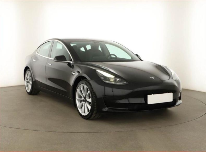 Tesla Model 3 - hlavní fotka inzerátu