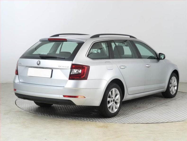 Škoda Octavia - hlavní fotka