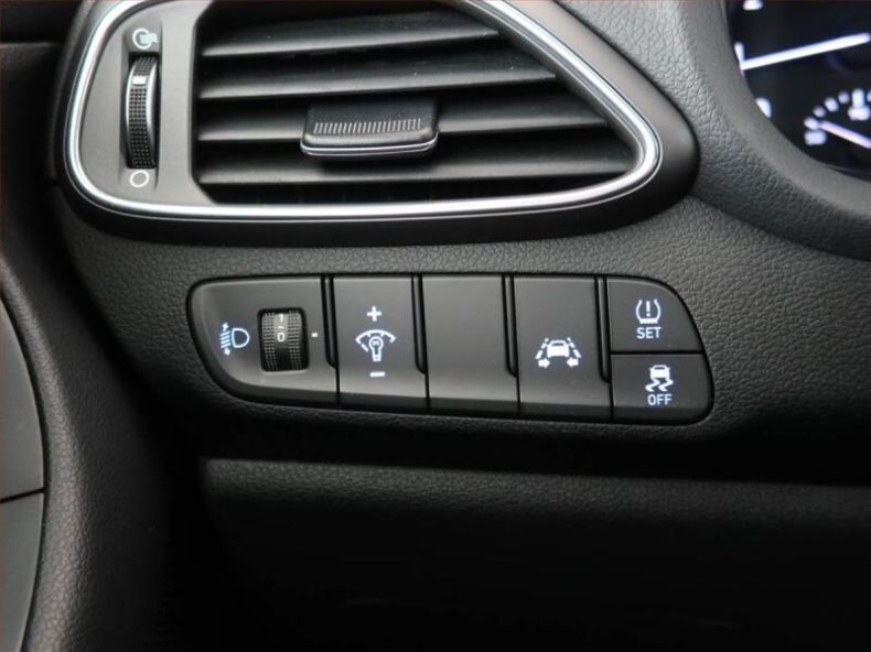 Hyundai i30 - hlavní fotka