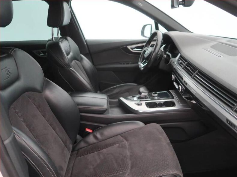 Audi Q7 - hlavní fotka