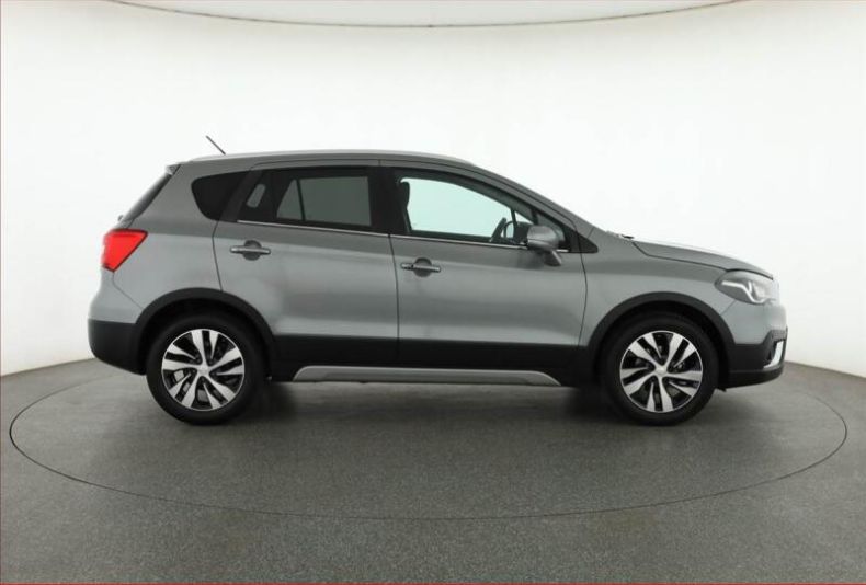 Suzuki SX4 - hlavní fotka