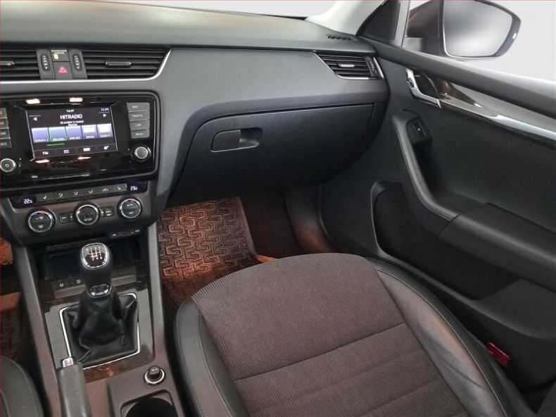 Škoda Octavia - hlavní fotka