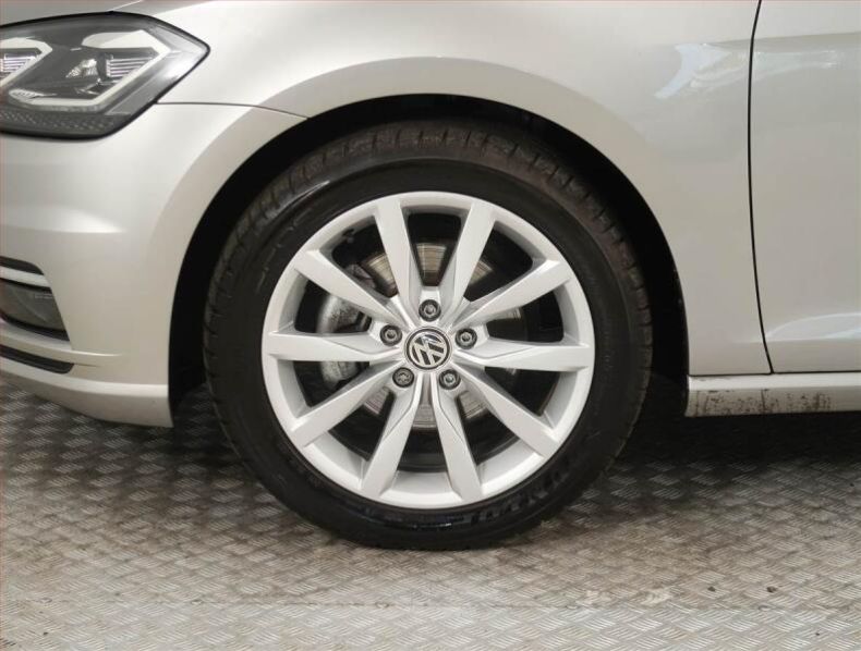 Volkswagen Golf - hlavní fotka