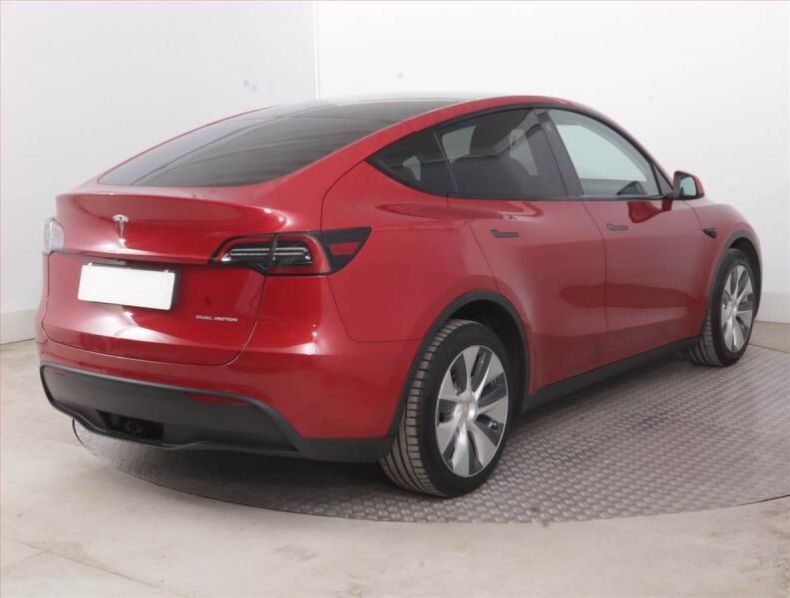 Tesla Model Y - hlavní fotka