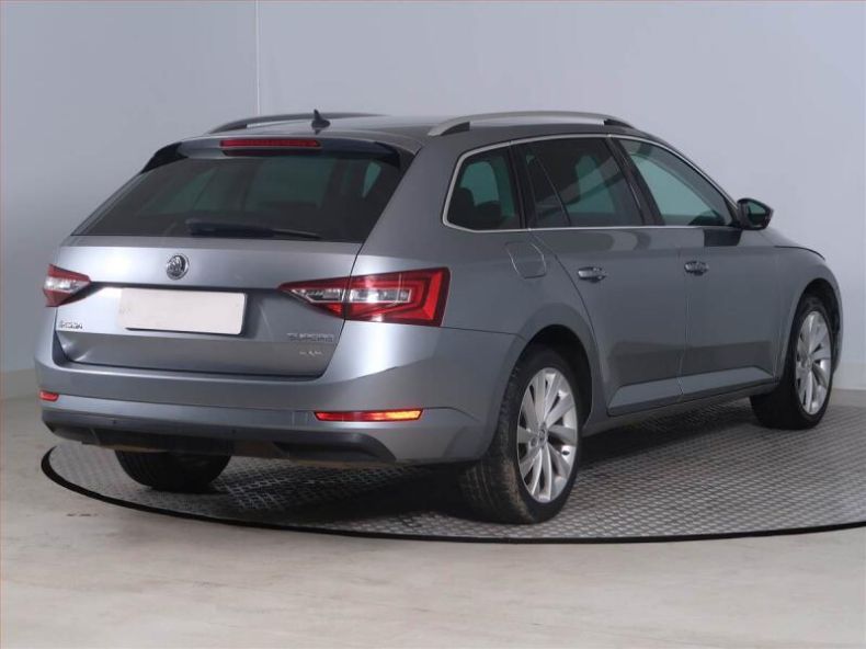 Škoda Superb - hlavní fotka