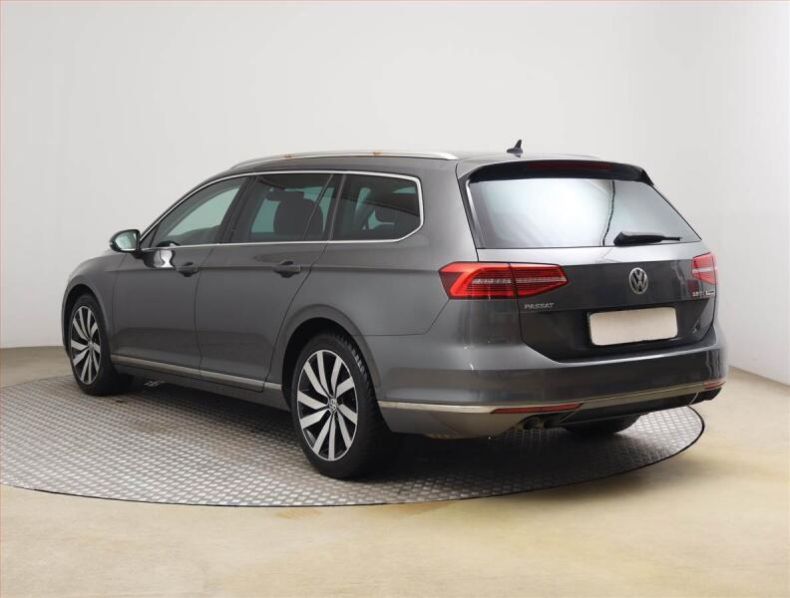 Volkswagen Passat - hlavní fotka