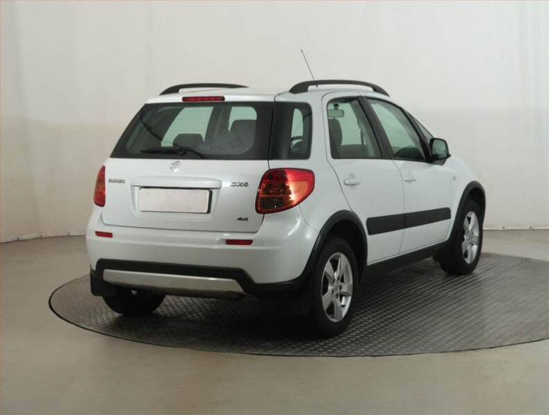 Suzuki SX4 - hlavní fotka