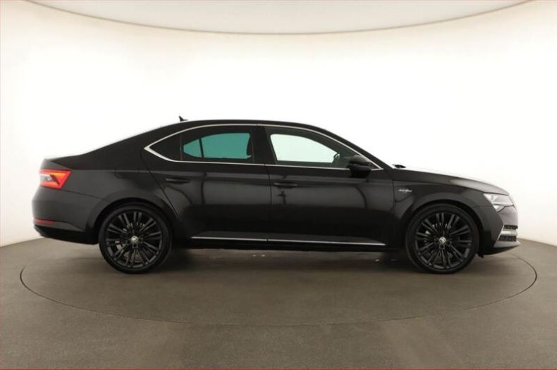 Škoda Superb - hlavní fotka