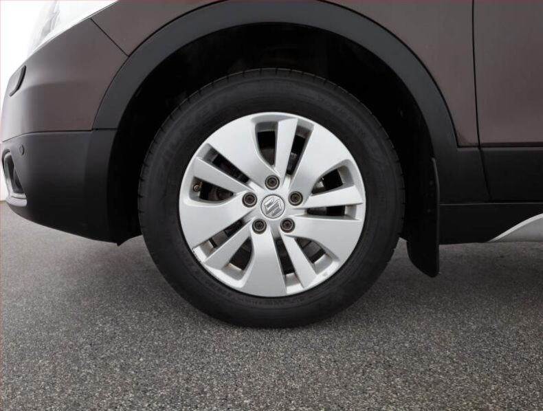 Suzuki SX4 - hlavní fotka