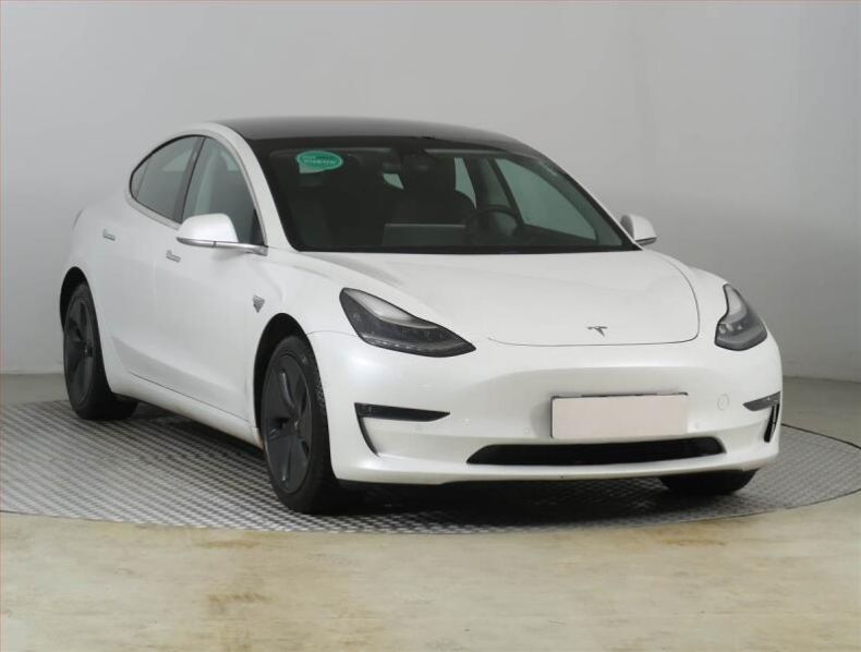 Tesla Model 3 - hlavní foto