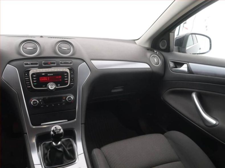 Ford Mondeo - hlavní fotka
