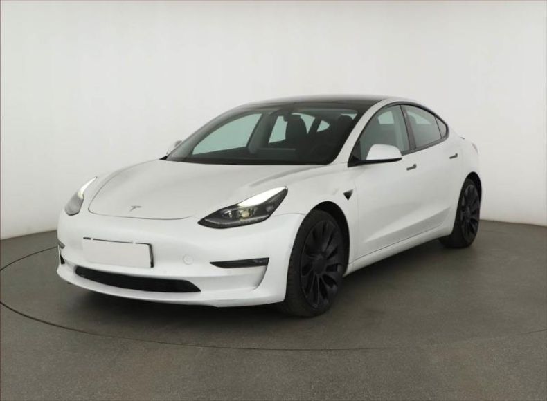 Tesla Model 3 - hlavní fotka