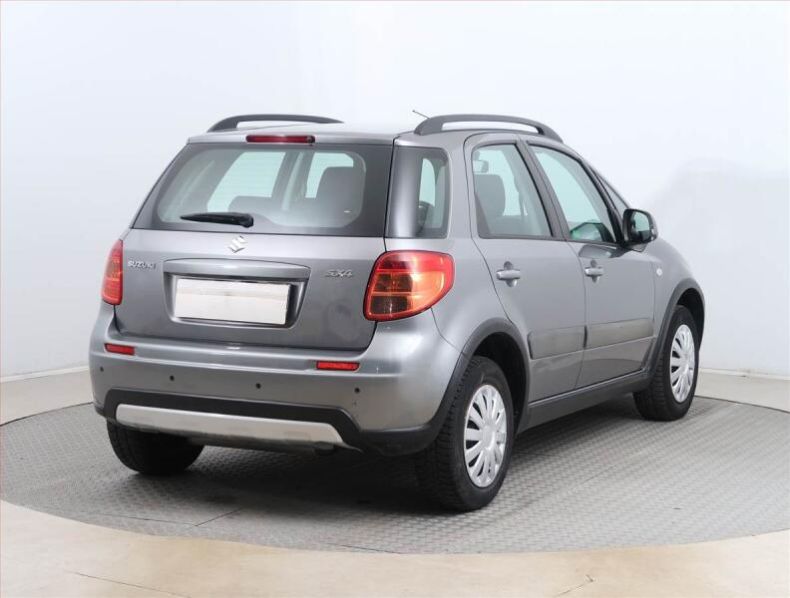 Suzuki SX4 - hlavní fotka