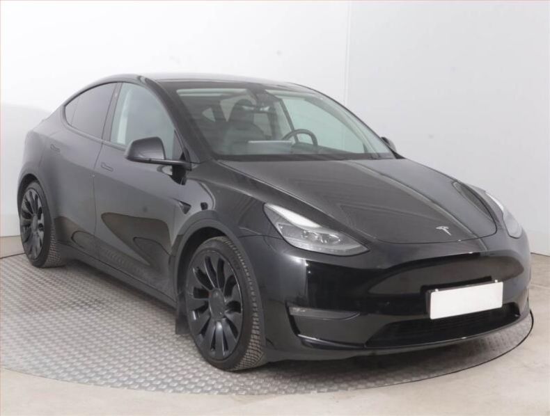 Tesla Model Y - hlavní foto