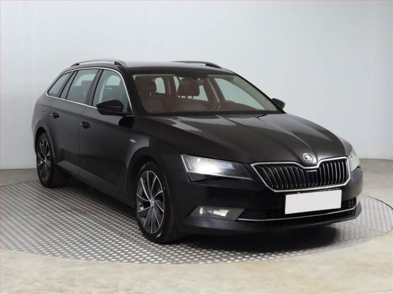 Škoda Superb - hlavní foto
